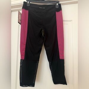 Romeo + Juliet Women's Active Capri Mesh Leggings Size M Black/Neon Fuchsia NWT